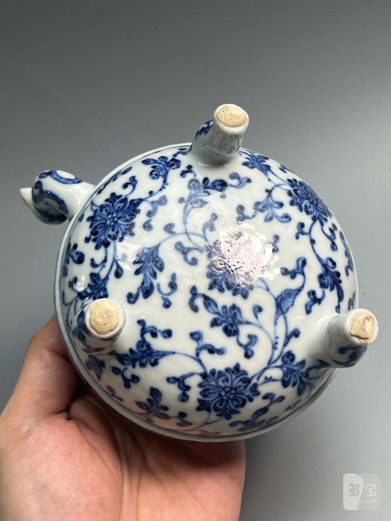 清乾隆  青花缠枝莲纹小盉壶（带木座） - 图21